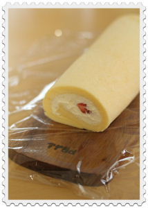 いちごのロールケーキb.jpg